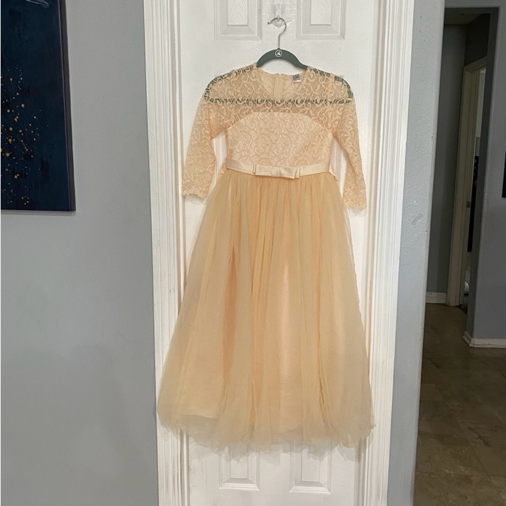 New Girls 10-12 years old cream lace and tulle special occasion wedding Dress
